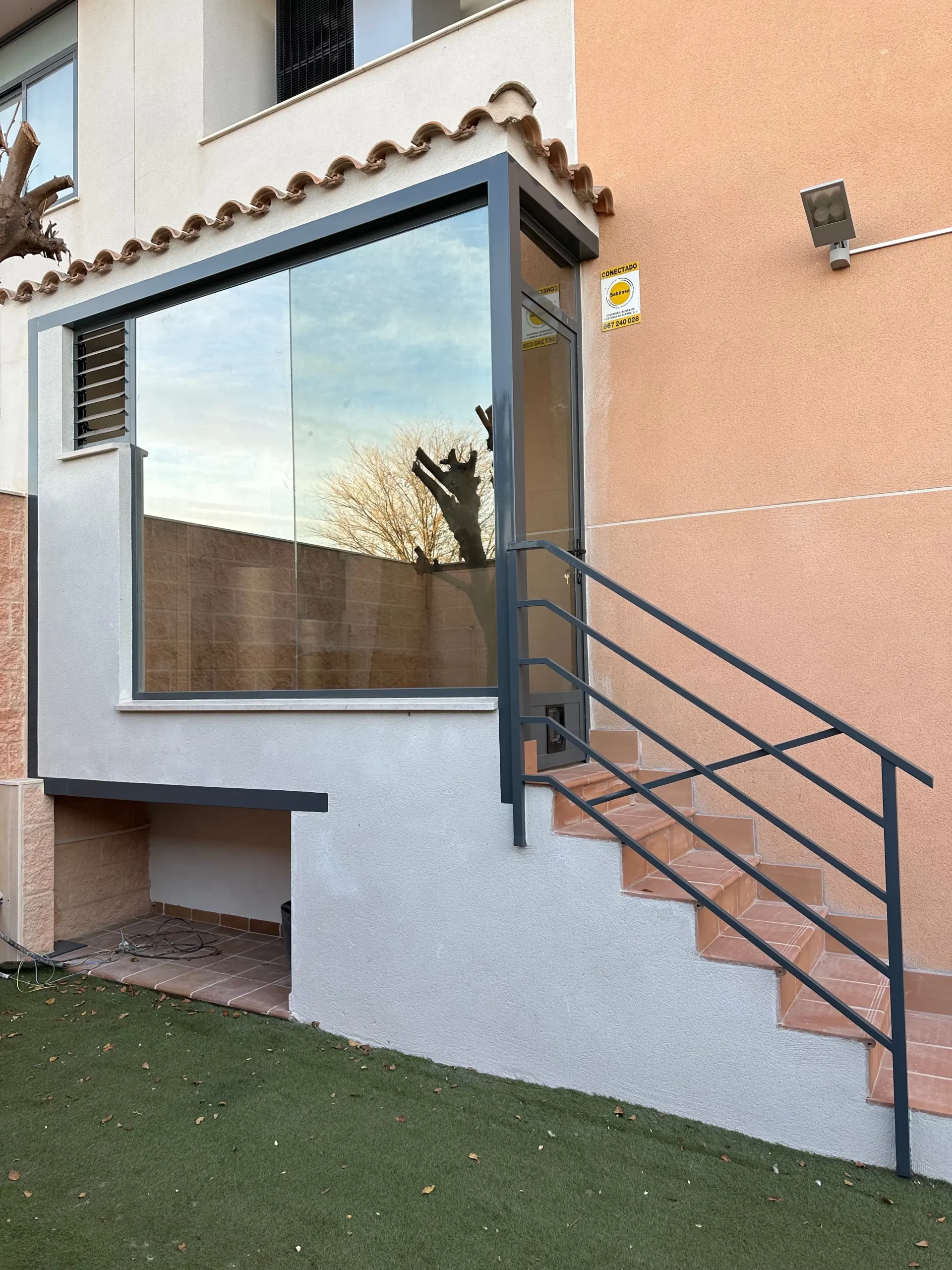 Cerramiento Aluminio, fabricado e instalado por Carpintería Metálica Emilio