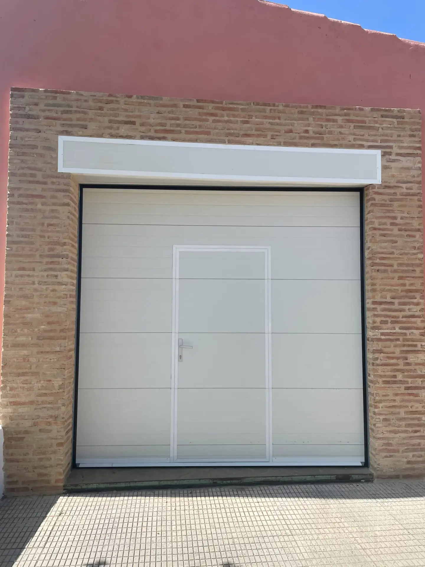 Puerta Seccional de garaje instalada en Albacete